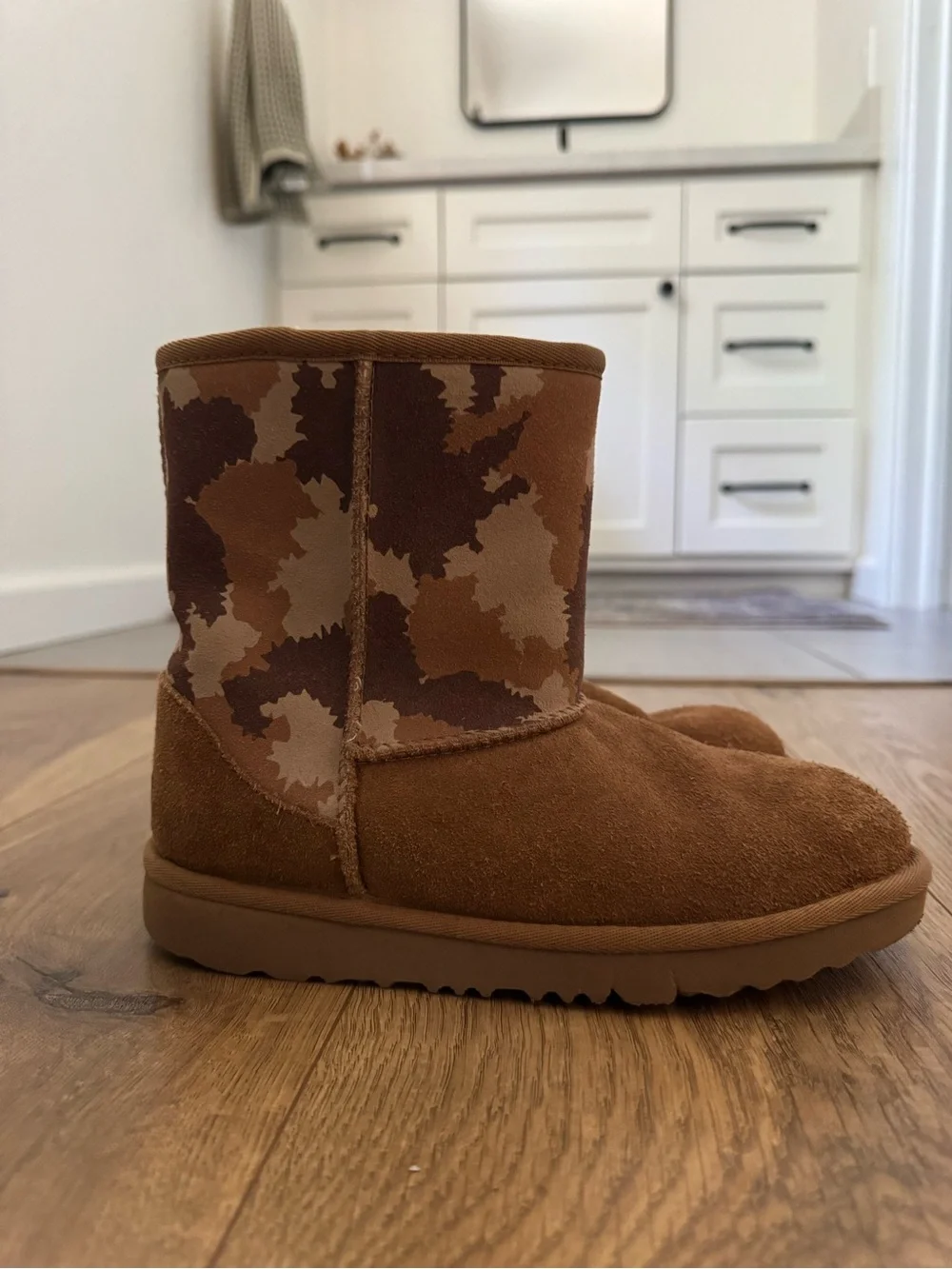 UGG Kids Chestnut camo boot Size 3
